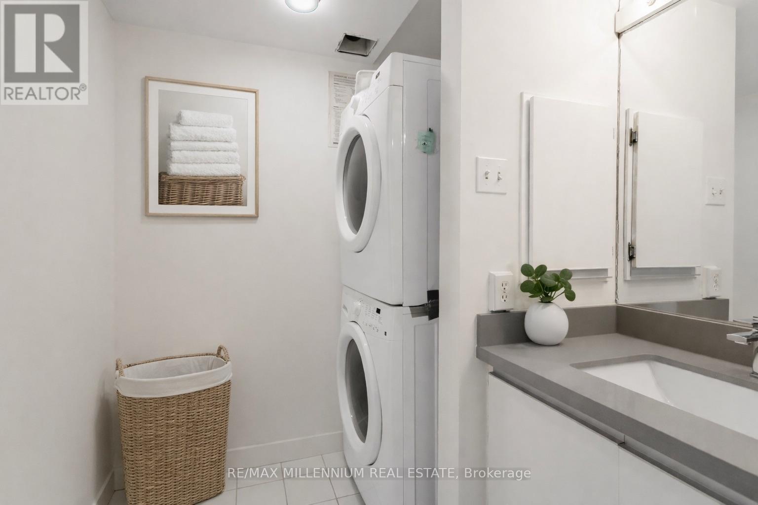 803 - 12 Laurelcrest Street, Brampton, Ontario  L6S 5Y4 - Photo 8 - W12651712