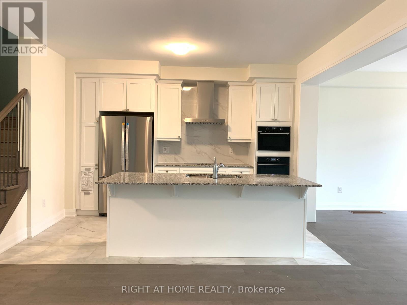 225 Beaverbrae Drive, Markham, Ontario  L6C 3K5 - Photo 8 - N12589882