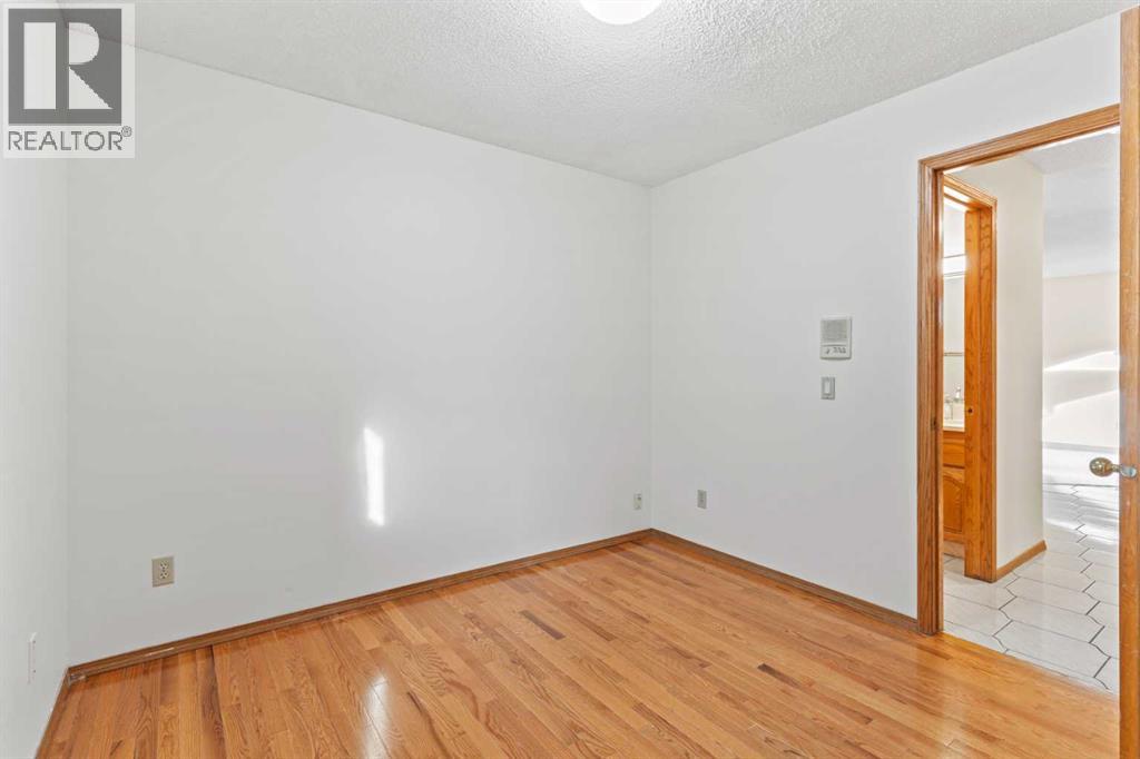 1024 Santana Road Nw, Calgary, Alberta  T3K 3M2 - Photo 17 - A2260607