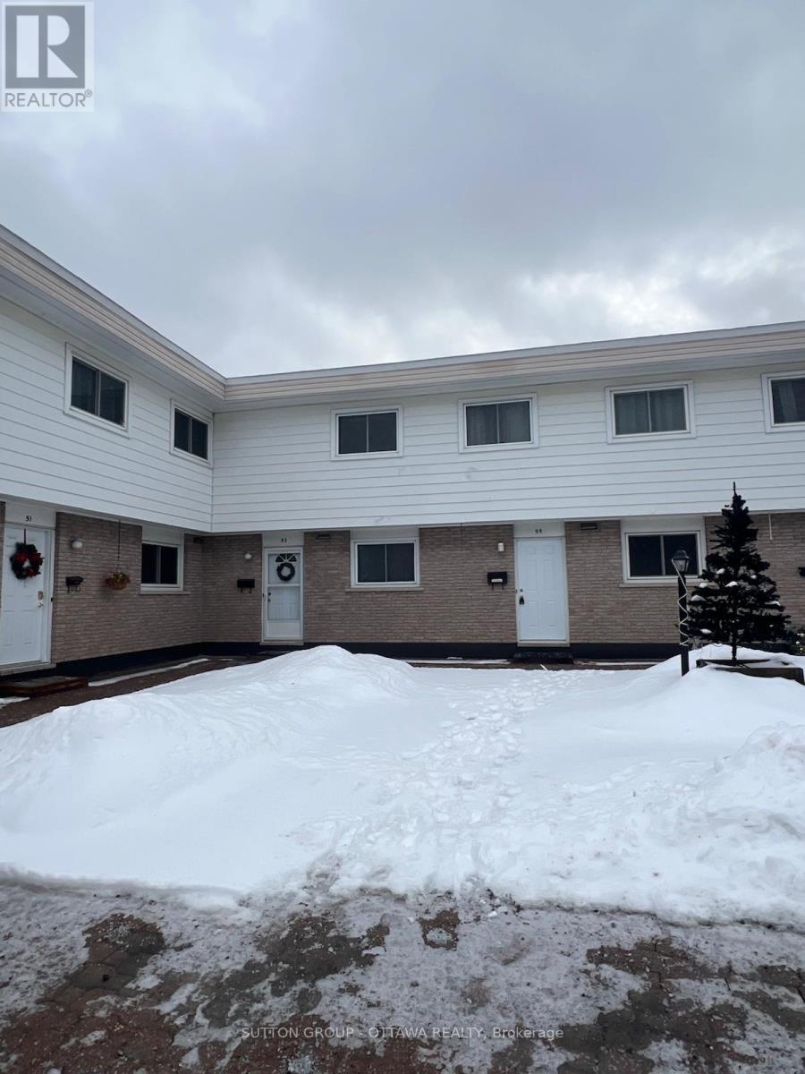 55 Hadley Circle, Ottawa, Ontario  K2H 7Z8 - Photo 2 - X12652632