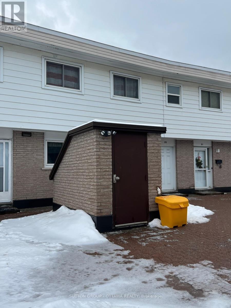 55 Hadley Circle, Ottawa, Ontario  K2H 7Z8 - Photo 3 - X12652632