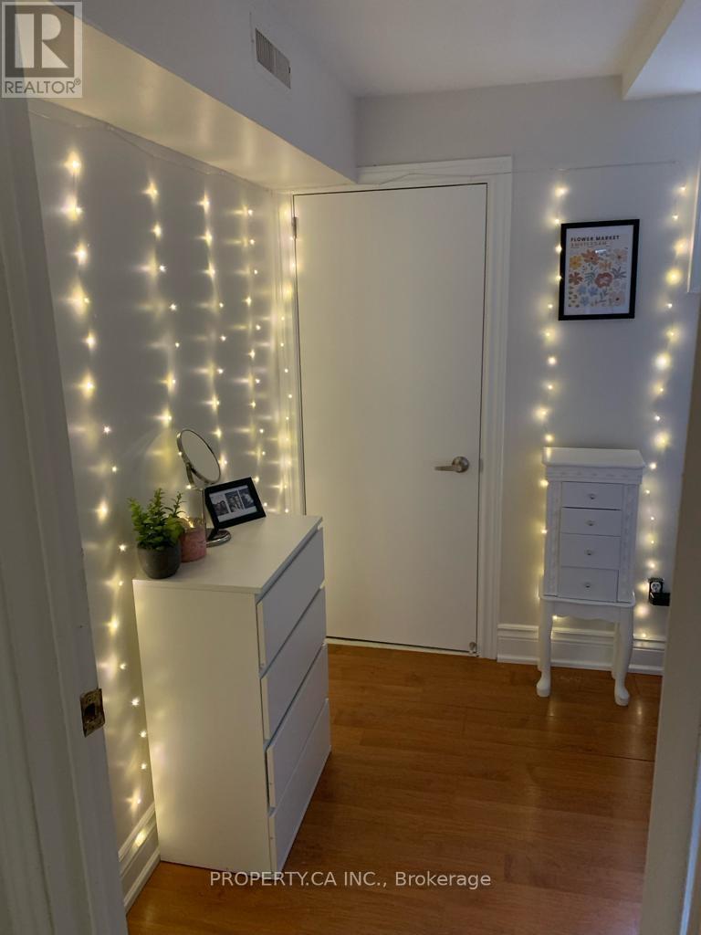 Lwr Lvl - 1067 Edgeleigh Avenue, Mississauga, Ontario  L5E 2G2 - Photo 7 - W12652650