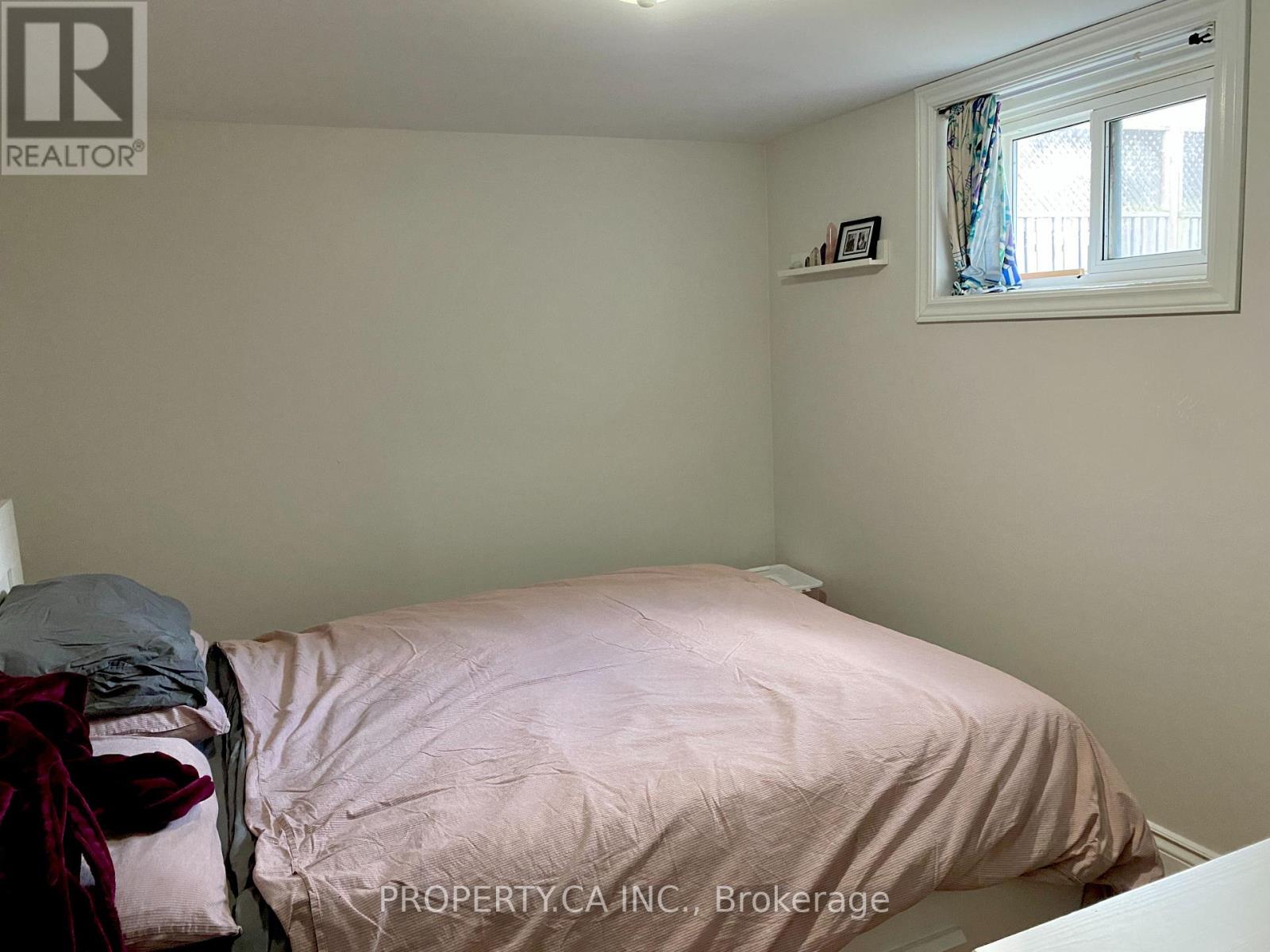 Lwr Lvl - 1067 Edgeleigh Avenue, Mississauga, Ontario  L5E 2G2 - Photo 9 - W12652650