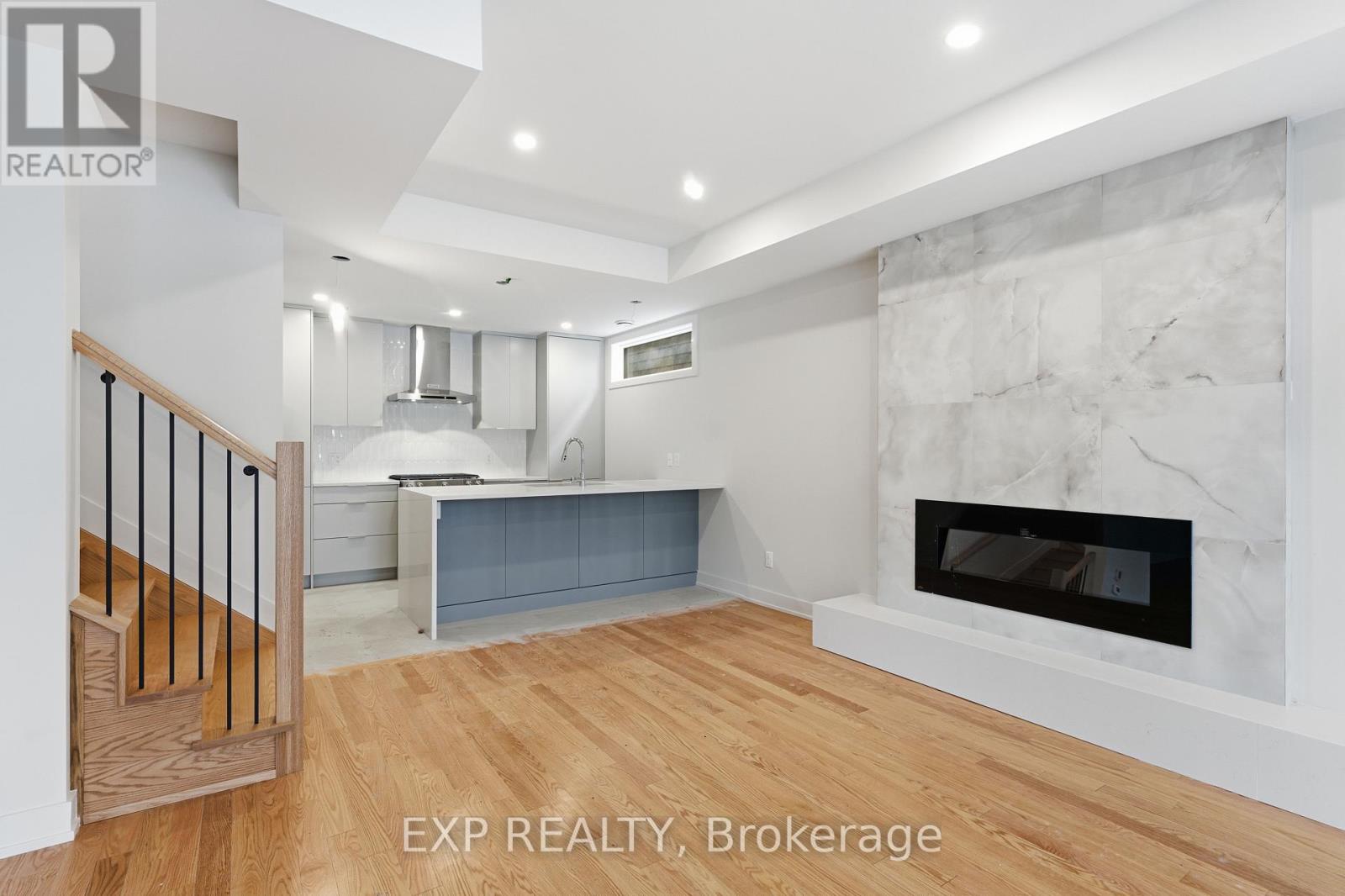 #b - 514 Roosevelt Avenue, Ottawa, Ontario  K2A 1Z8 - Photo 13 - X12473033