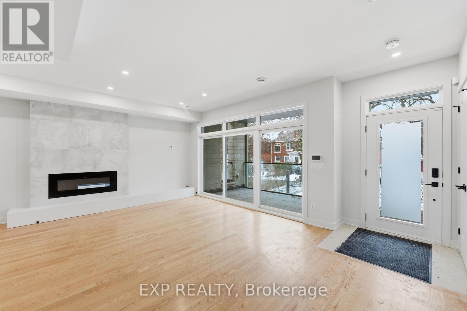 #b - 514 Roosevelt Avenue, Ottawa, Ontario  K2A 1Z8 - Photo 12 - X12473033