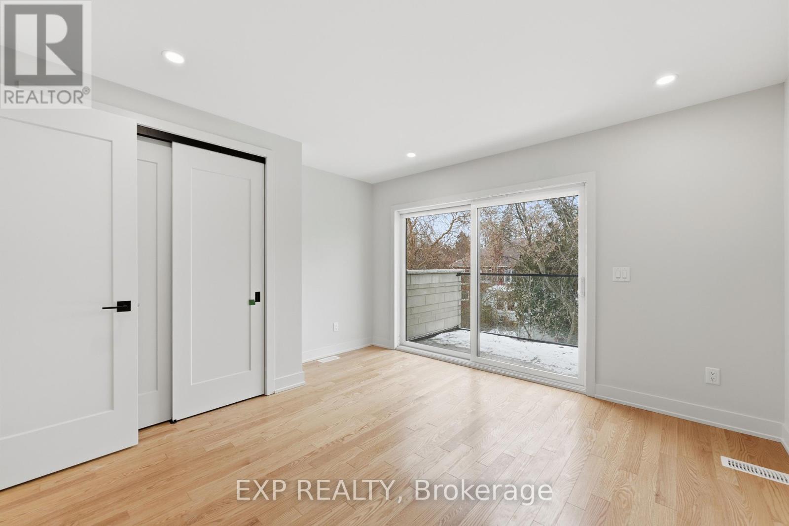 #b - 514 Roosevelt Avenue, Ottawa, Ontario  K2A 1Z8 - Photo 18 - X12473033