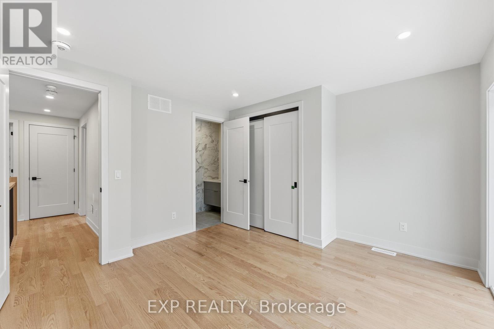 #b - 514 Roosevelt Avenue, Ottawa, Ontario  K2A 1Z8 - Photo 21 - X12473033