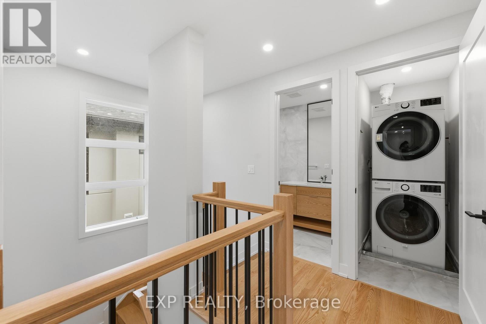 #b - 514 Roosevelt Avenue, Ottawa, Ontario  K2A 1Z8 - Photo 15 - X12473033