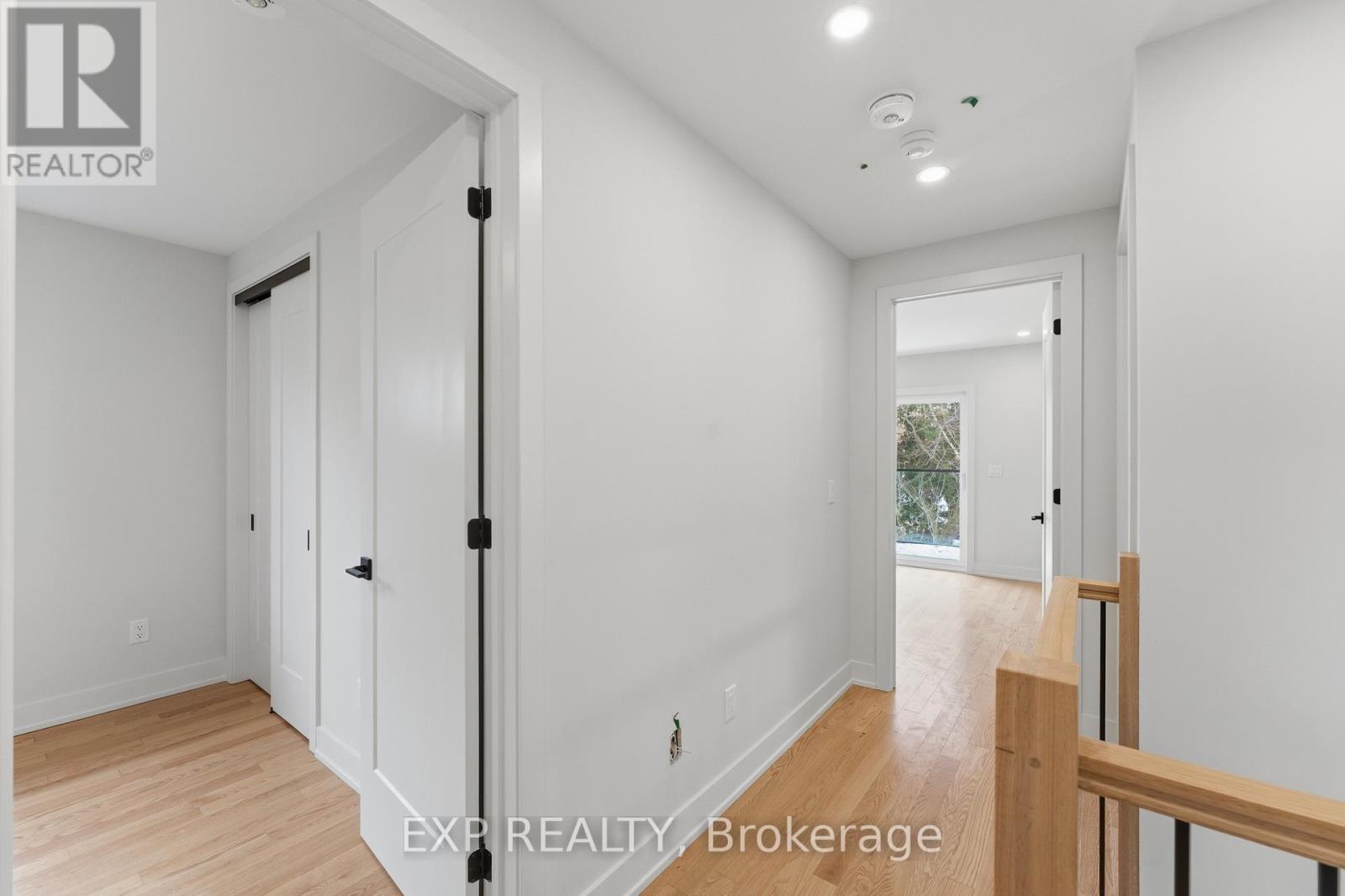 #b - 514 Roosevelt Avenue, Ottawa, Ontario  K2A 1Z8 - Photo 17 - X12473033