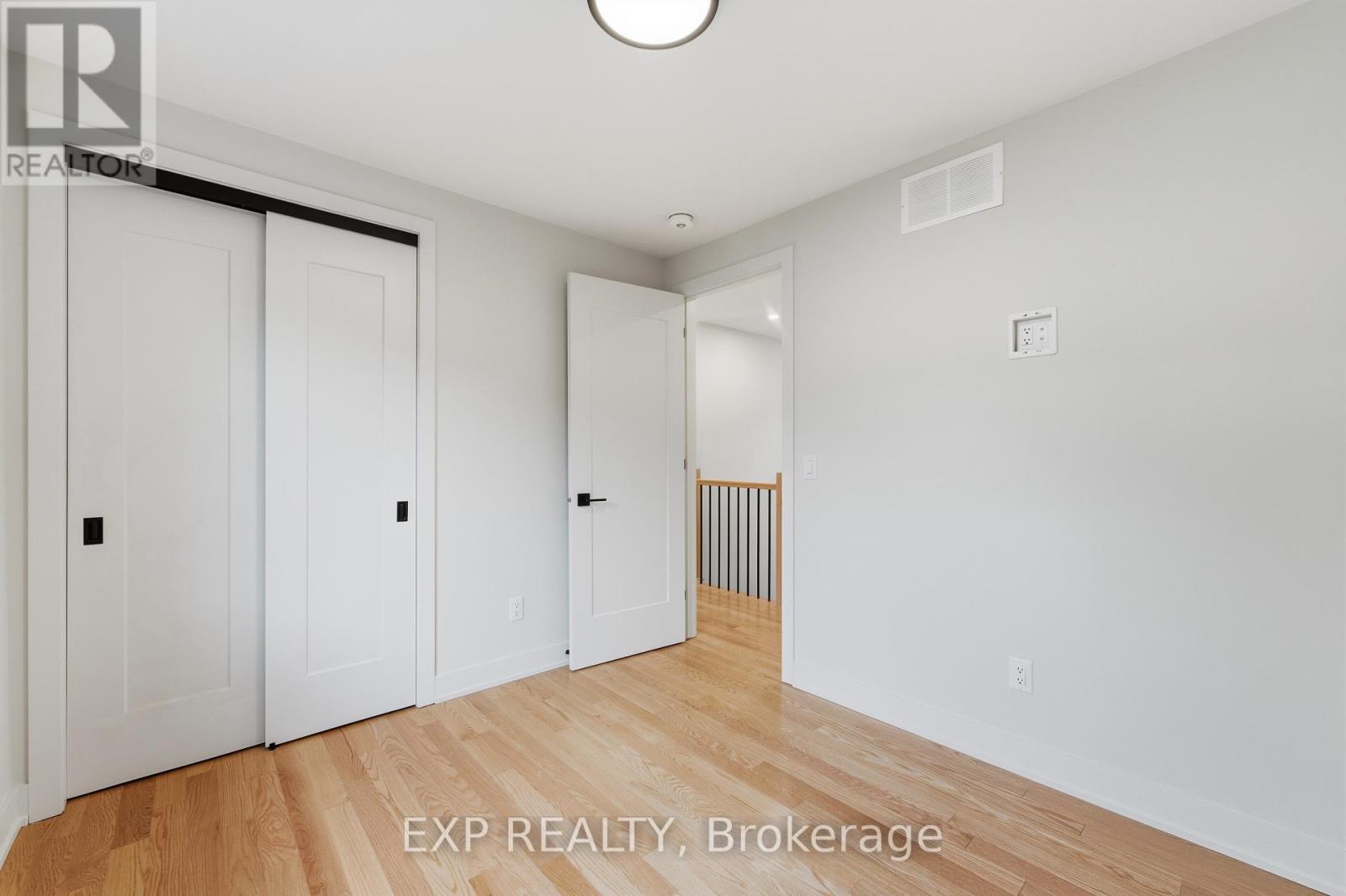 #b - 514 Roosevelt Avenue, Ottawa, Ontario  K2A 1Z8 - Photo 28 - X12473033