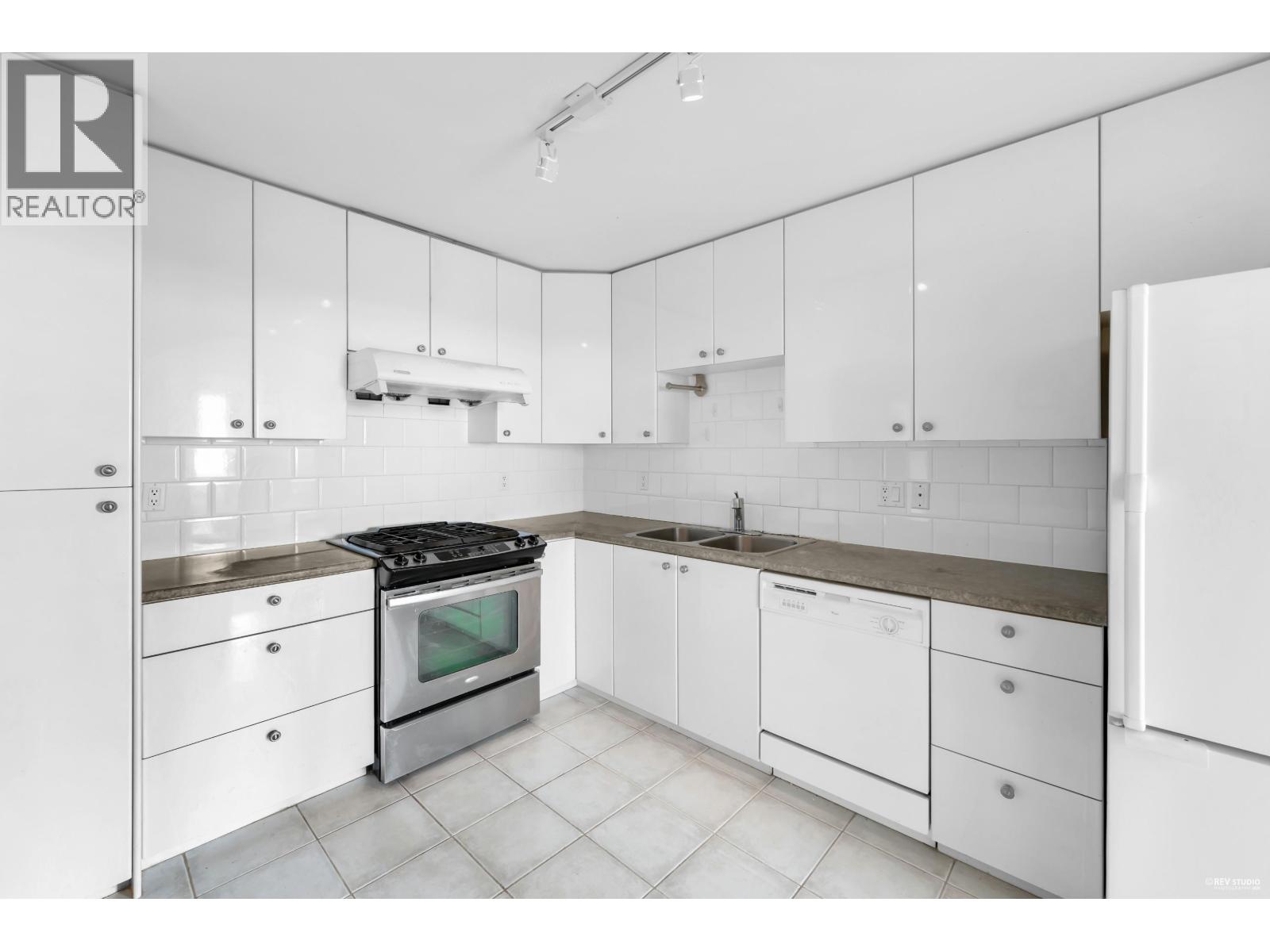 Listing Picture 19 of 40 : 1506 7080 ST. ALBANS ROAD, Richmond / 烈治文 - 魯藝地產 Yvonne Lu Group - MLS Medallion Club Member