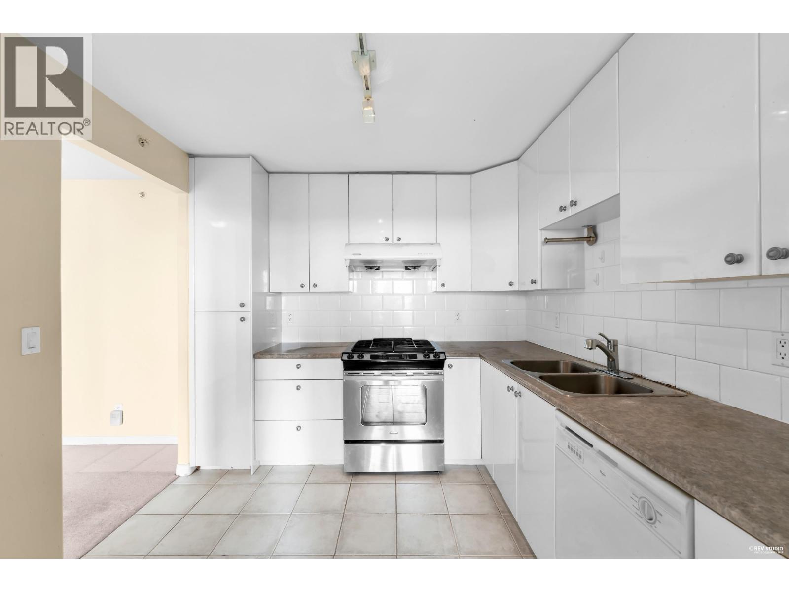 Listing Picture 18 of 40 : 1506 7080 ST. ALBANS ROAD, Richmond / 烈治文 - 魯藝地產 Yvonne Lu Group - MLS Medallion Club Member