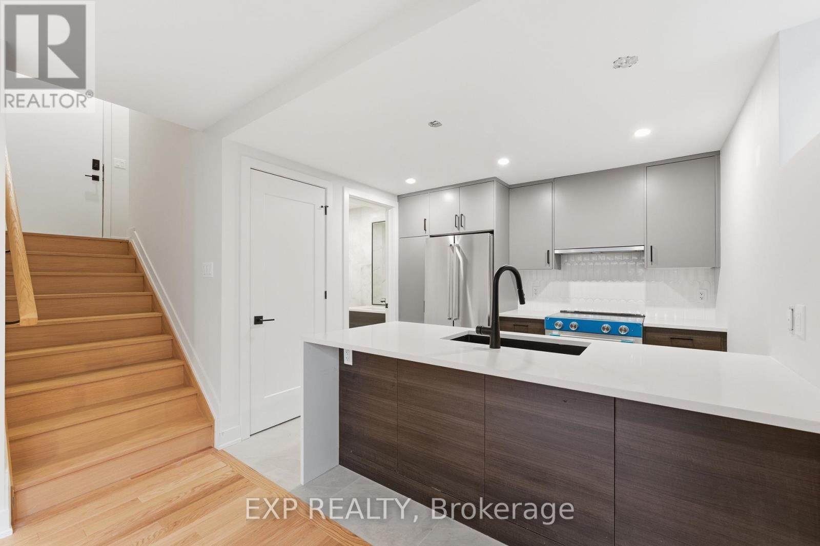 #c - 514 Roosevelt Avenue, Ottawa, Ontario  K2A 1Z8 - Photo 3 - X12473034