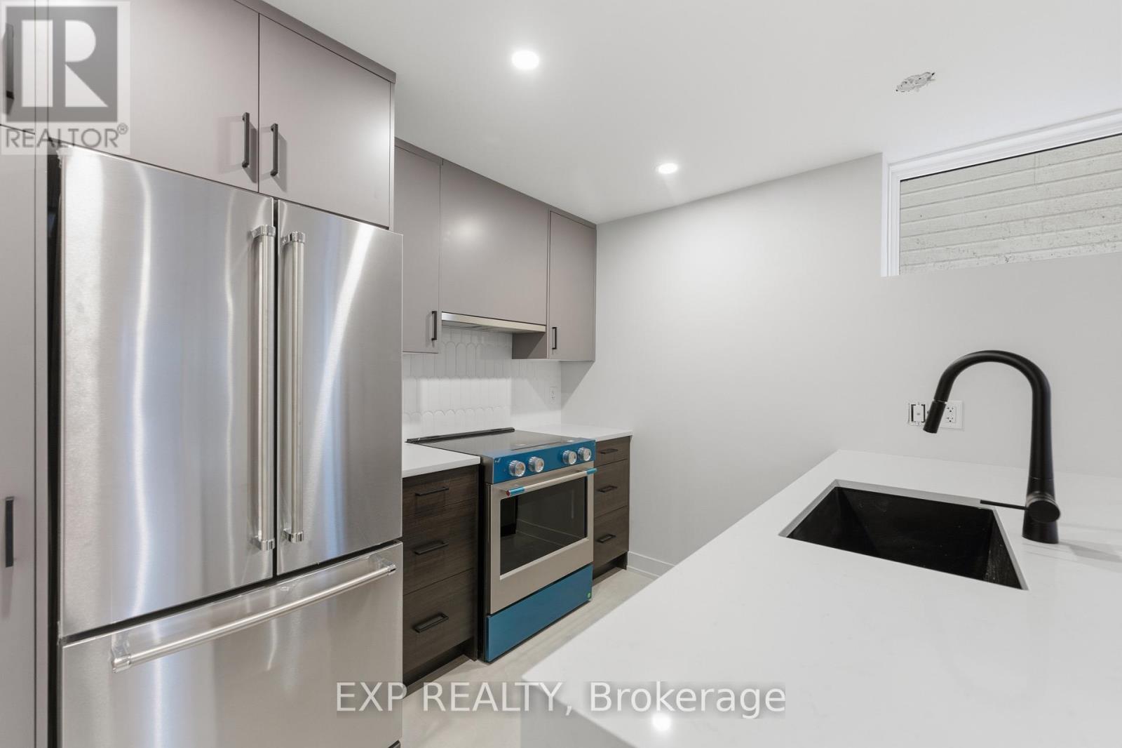 #c - 514 Roosevelt Avenue, Ottawa, Ontario  K2A 1Z8 - Photo 5 - X12473034