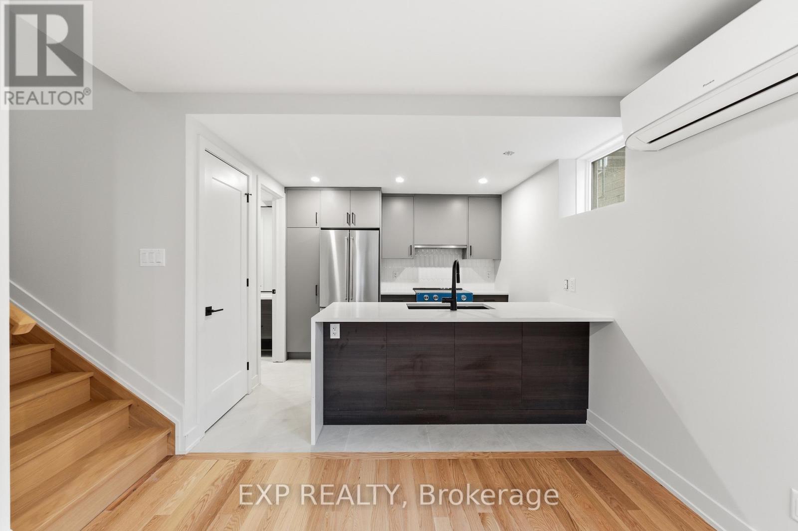 #c - 514 Roosevelt Avenue, Ottawa, Ontario  K2A 1Z8 - Photo 4 - X12473034