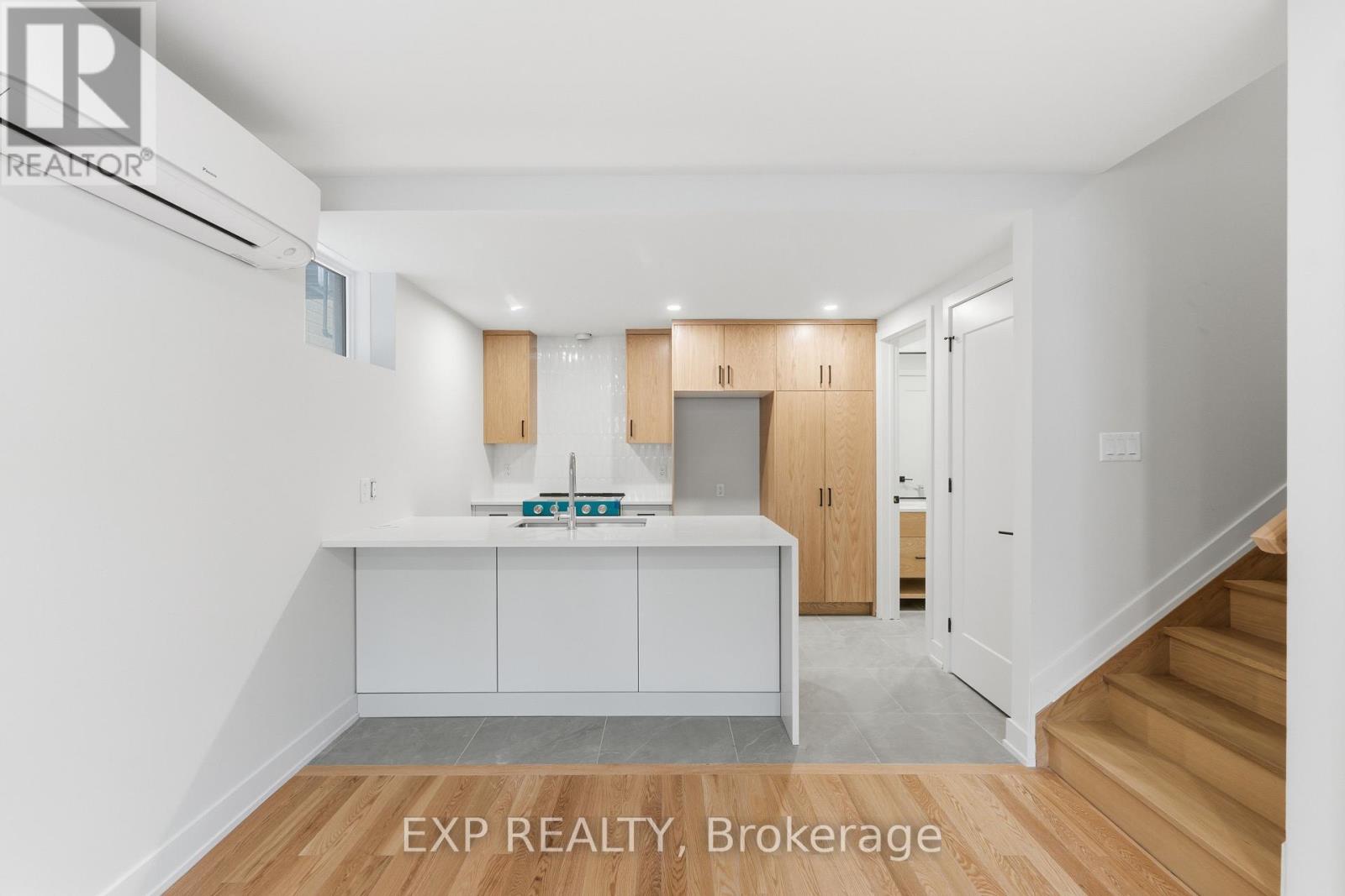 #d - 514 Roosevelt Avenue, Ottawa, Ontario  K2A 1Z8 - Photo 2 - X12473035