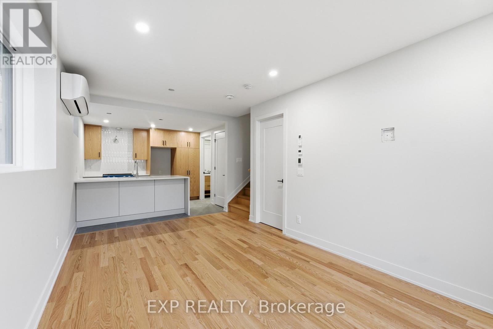 #d - 514 Roosevelt Avenue, Ottawa, Ontario  K2A 1Z8 - Photo 8 - X12473035