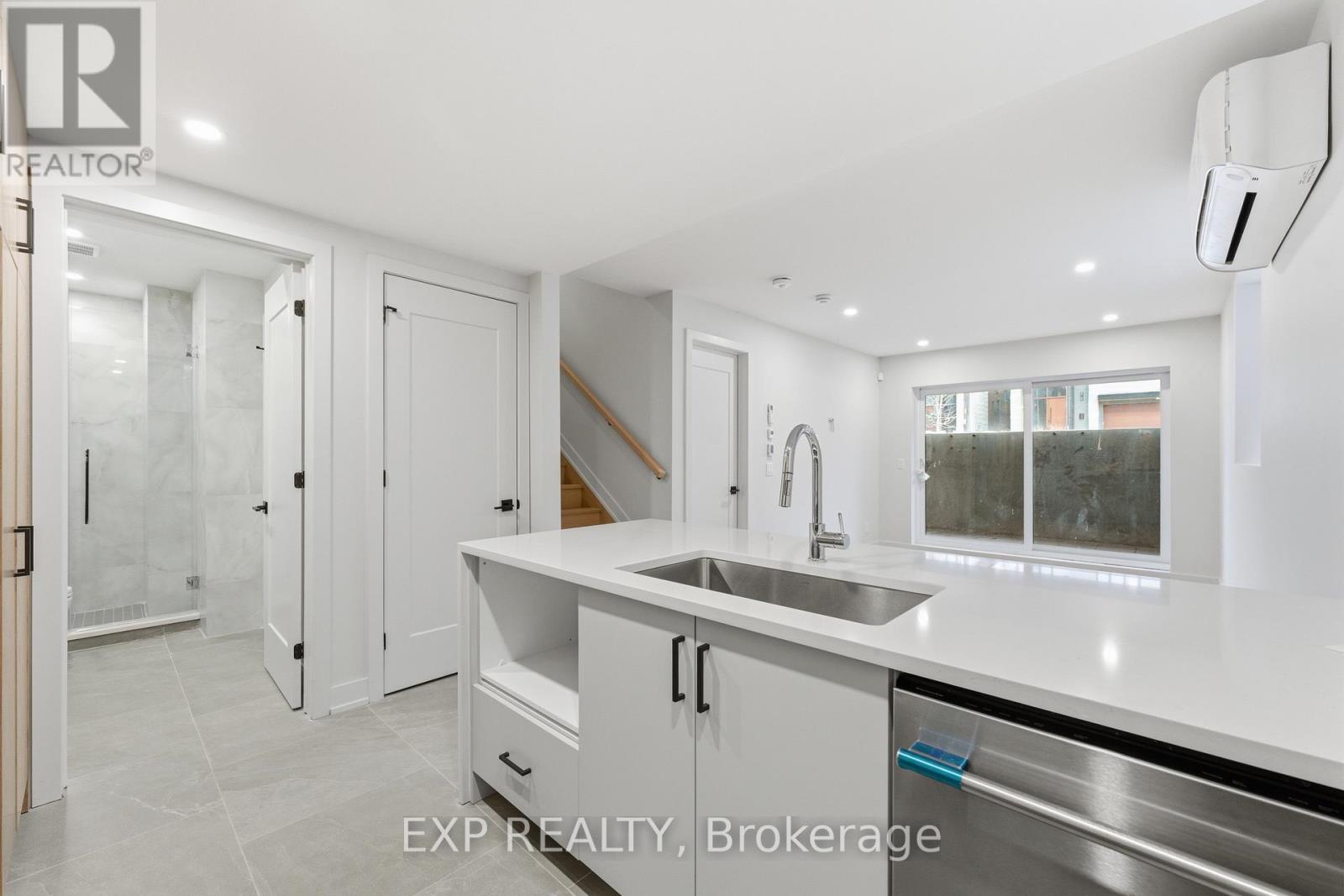 #d - 514 Roosevelt Avenue, Ottawa, Ontario  K2A 1Z8 - Photo 7 - X12473035