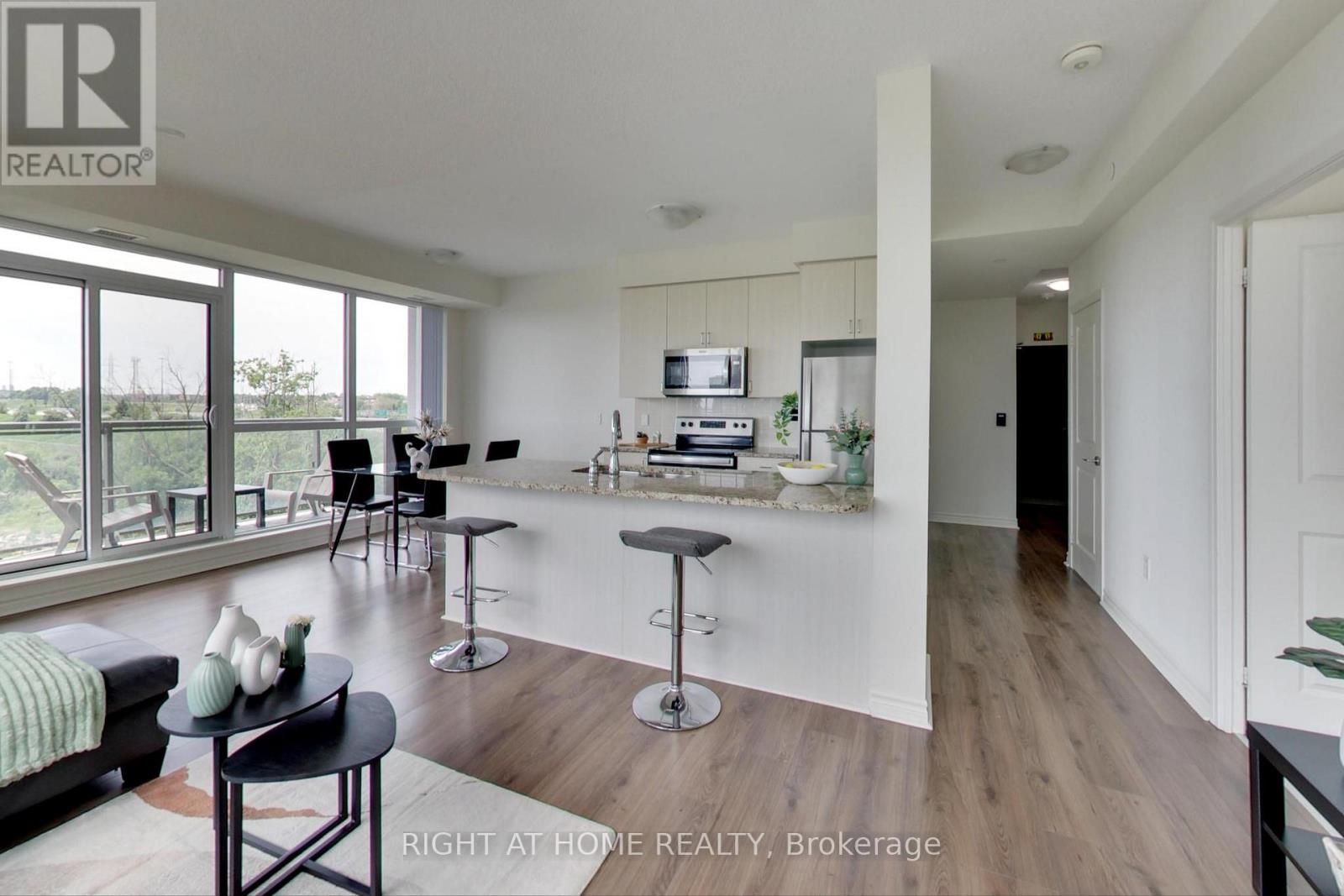 515 - 349 Rathburn Road W, Mississauga, Ontario  L5B 0G9 - Photo 6 - W12652686