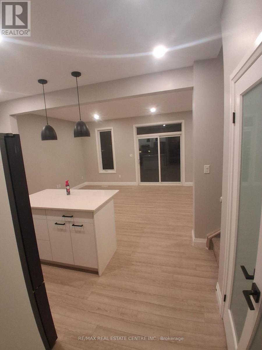 9 Martin Street, Tillsonburg, Ontario  N4G 0K8 - Photo 5 - X12607554