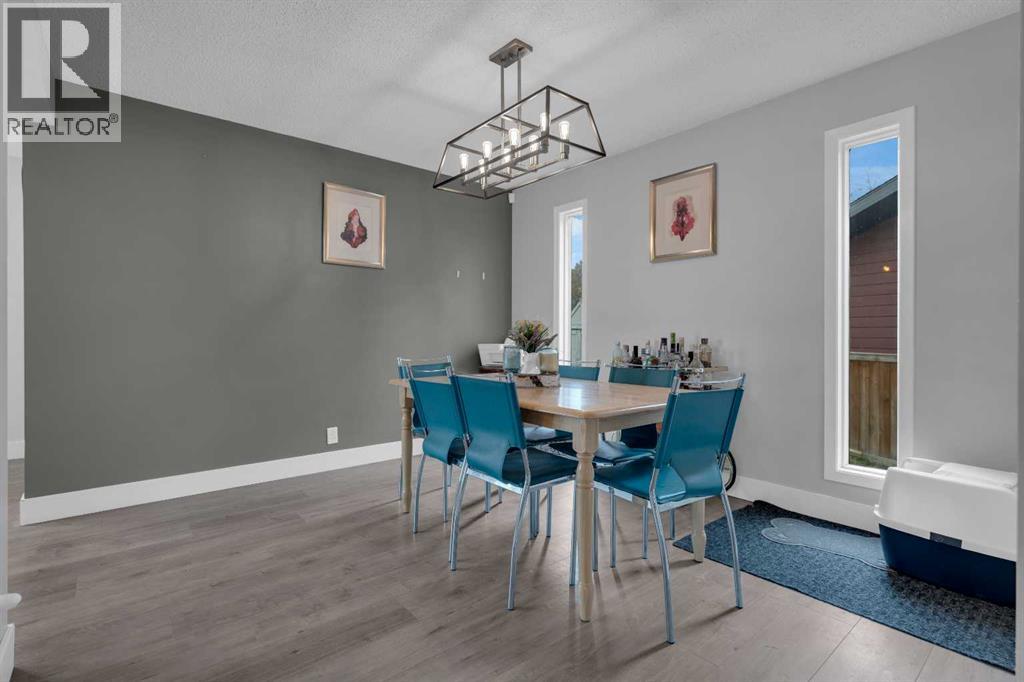 28 Woodglen Close Sw, Calgary, Alberta  T2W 4N1 - Photo 6 - A2268973