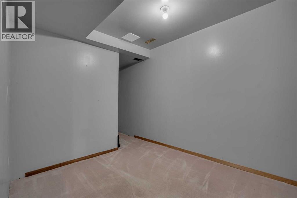 28 Woodglen Close Sw, Calgary, Alberta  T2W 4N1 - Photo 21 - A2268973