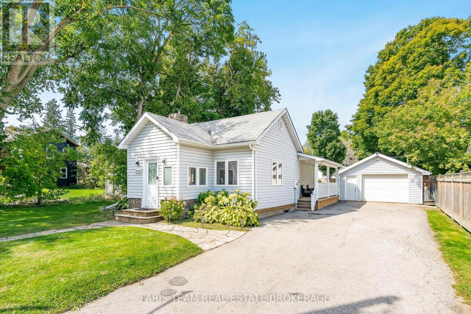 2108 Victoria Street, Innisfil, Ontario  L9S 1K4 - Photo 3 - N12652702