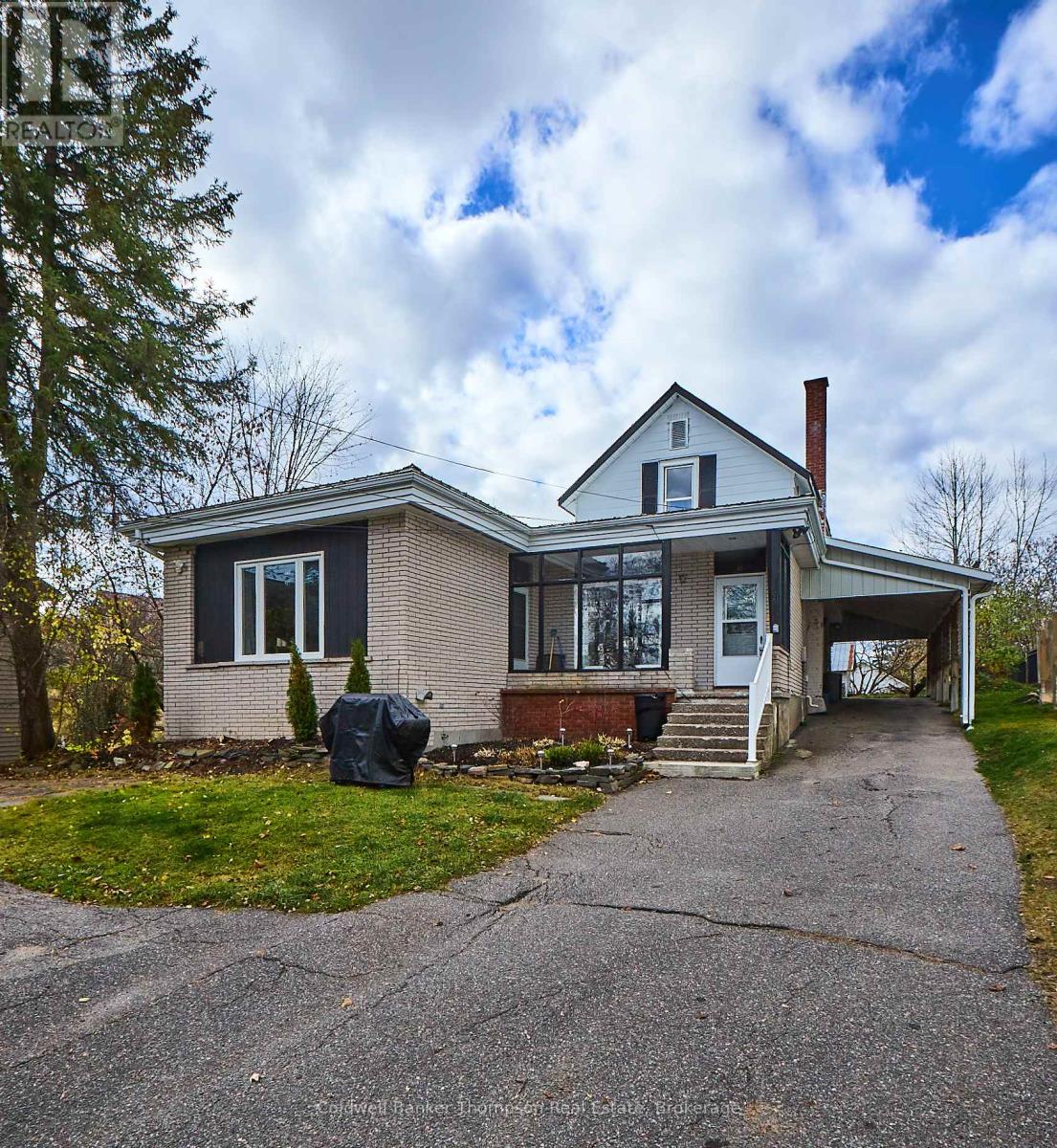 21 WEST STREET N, Huntsville, Ontario