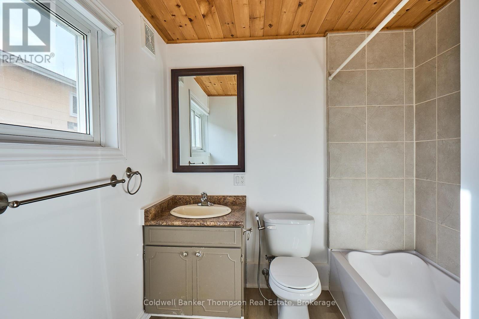 21 West Street N, Huntsville, Ontario P1H 1X6 - Photo 9 - X12652714