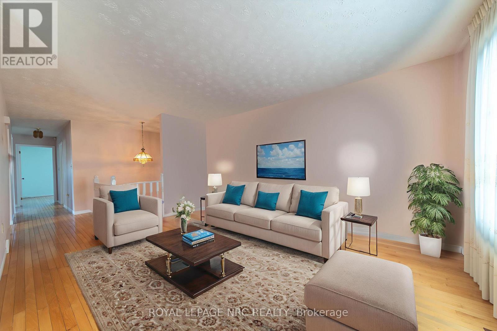 6399 Riall Street, Niagara Falls, Ontario  L2J 1Z4 - Photo 3 - X12652676