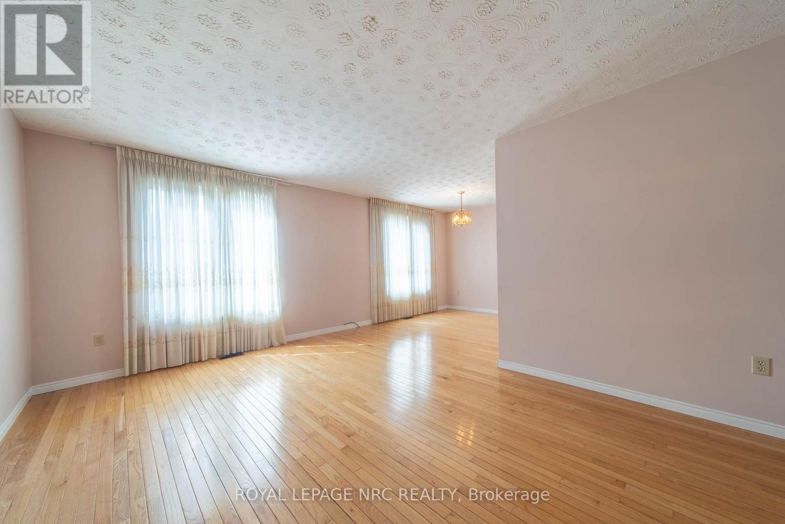 6399 Riall Street, Niagara Falls, Ontario  L2J 1Z4 - Photo 4 - X12652676