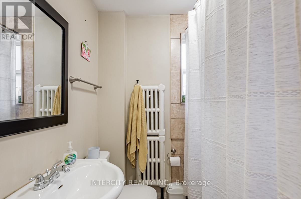 111 Alberta Avenue, Toronto, Ontario  M6H 2S1 - Photo 10 - C12652720