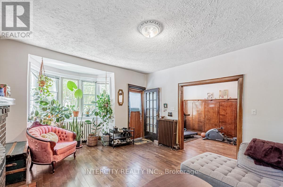 111 Alberta Avenue, Toronto, Ontario  M6H 2S1 - Photo 12 - C12652720