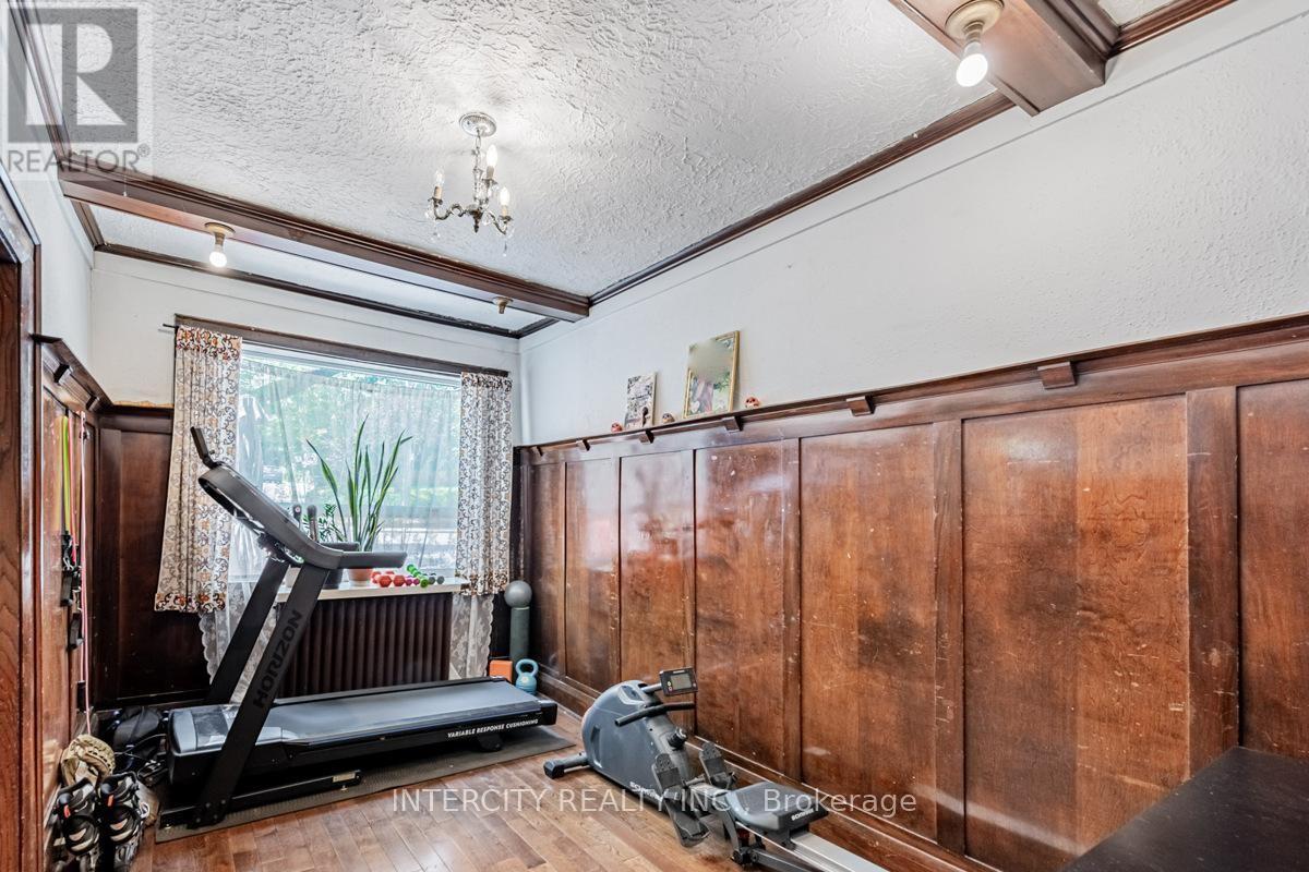 111 Alberta Avenue, Toronto, Ontario  M6H 2S1 - Photo 13 - C12652720