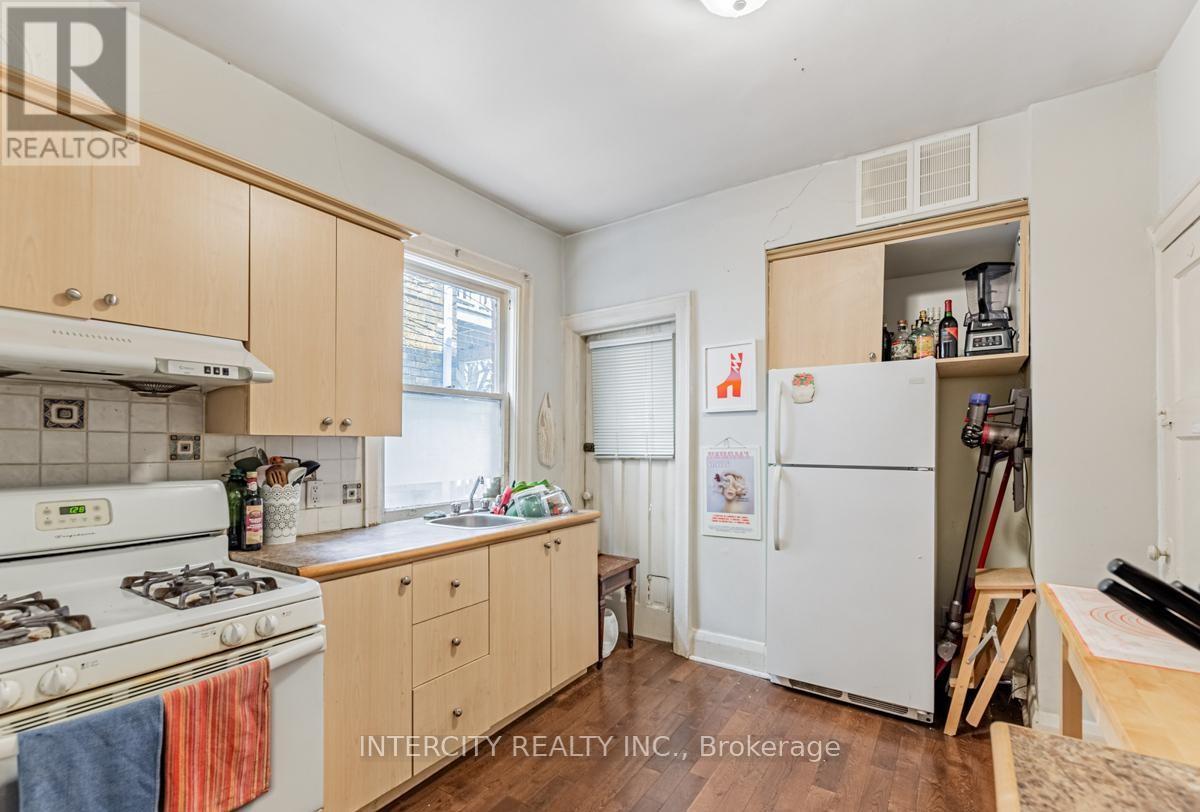 111 Alberta Avenue, Toronto, Ontario  M6H 2S1 - Photo 14 - C12652720