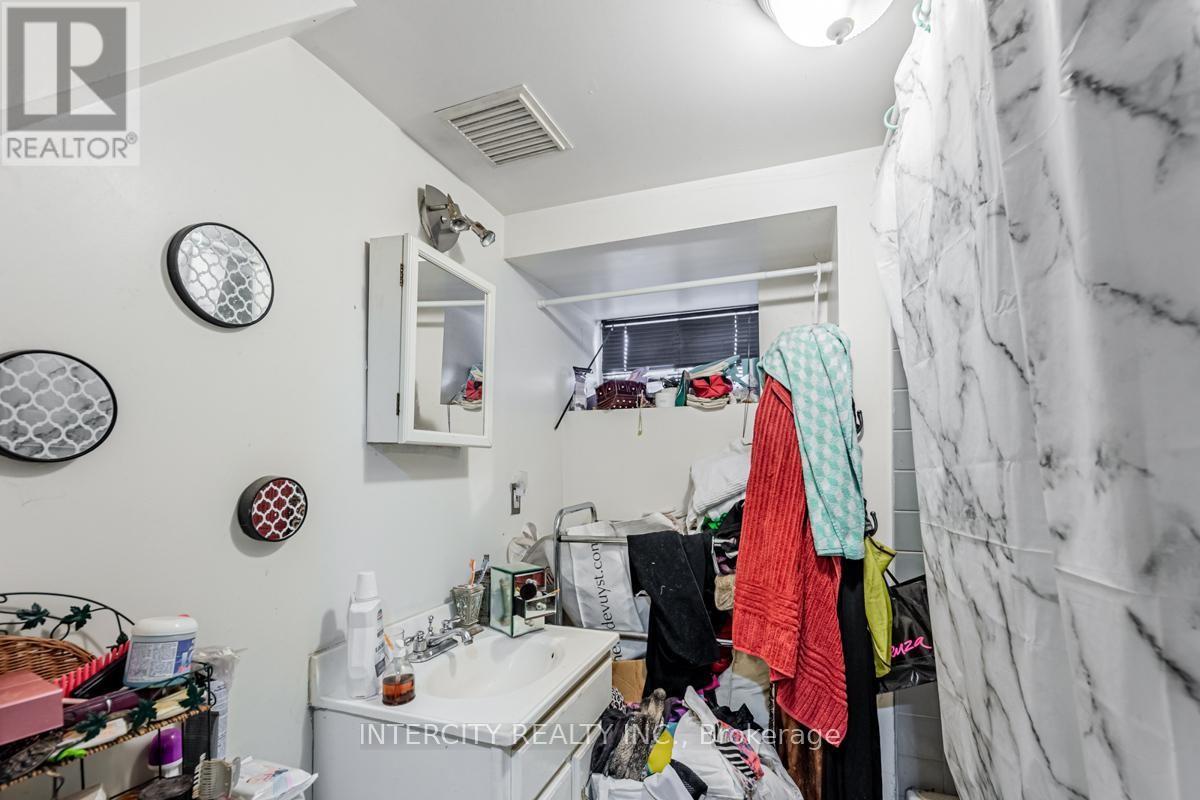 111 Alberta Avenue, Toronto, Ontario  M6H 2S1 - Photo 20 - C12652720