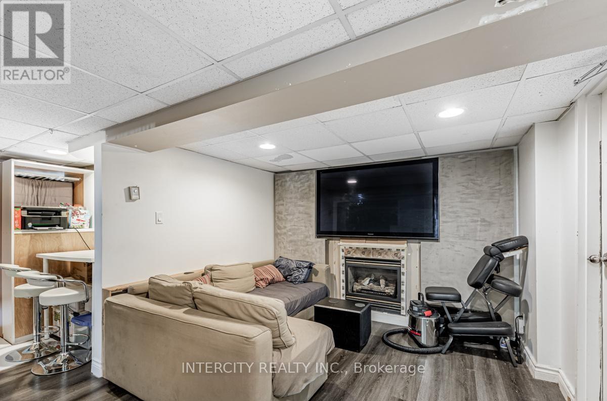 111 Alberta Avenue, Toronto, Ontario  M6H 2S1 - Photo 23 - C12652720