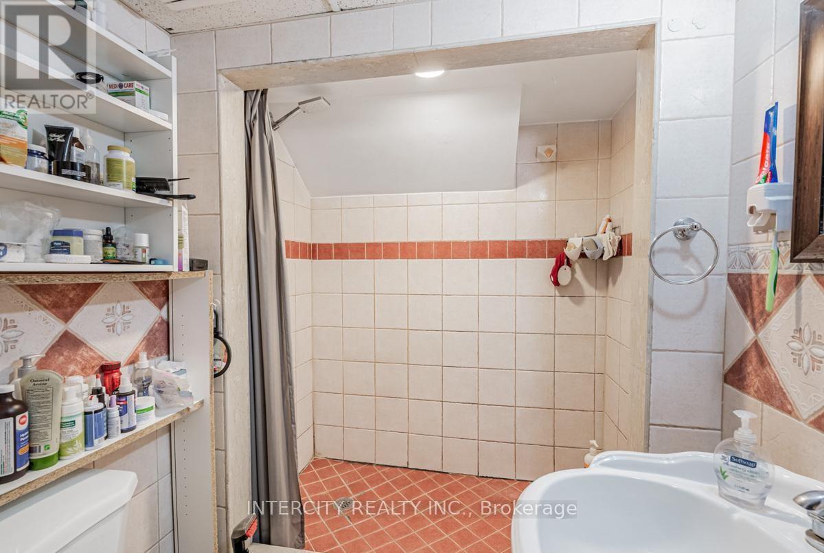 111 Alberta Avenue, Toronto, Ontario  M6H 2S1 - Photo 24 - C12652720