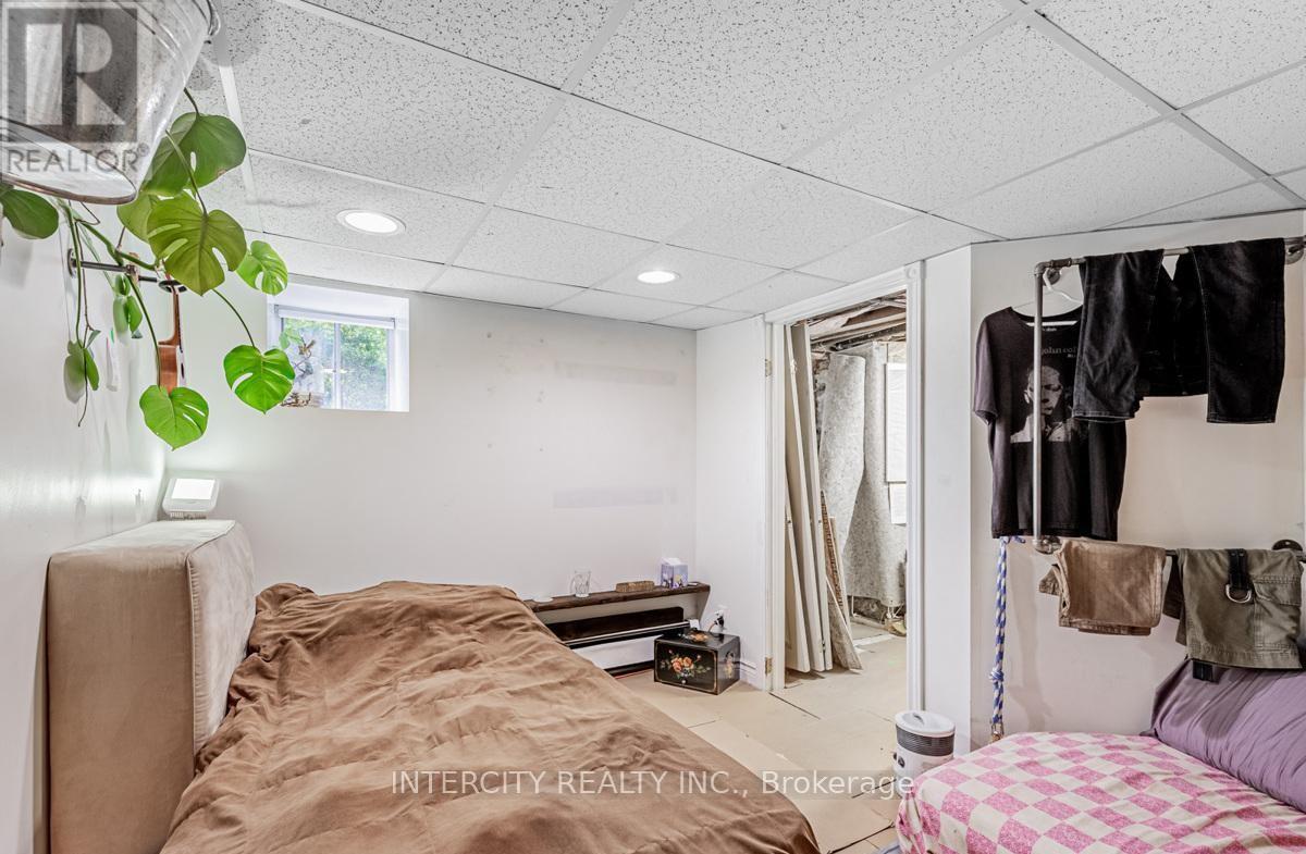 111 Alberta Avenue, Toronto, Ontario  M6H 2S1 - Photo 25 - C12652720