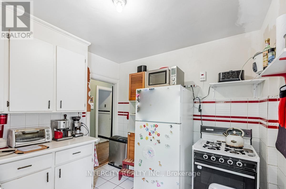 111 Alberta Avenue, Toronto, Ontario  M6H 2S1 - Photo 29 - C12652720