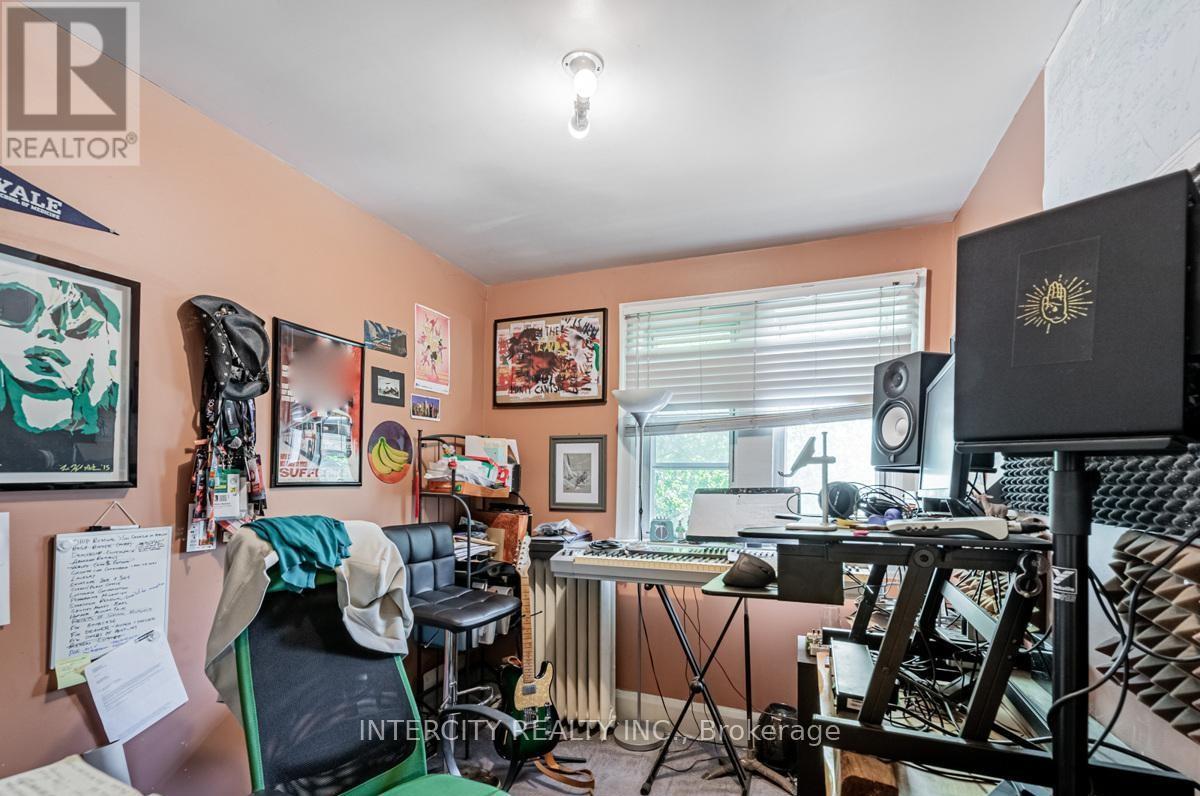 111 Alberta Avenue, Toronto, Ontario  M6H 2S1 - Photo 30 - C12652720