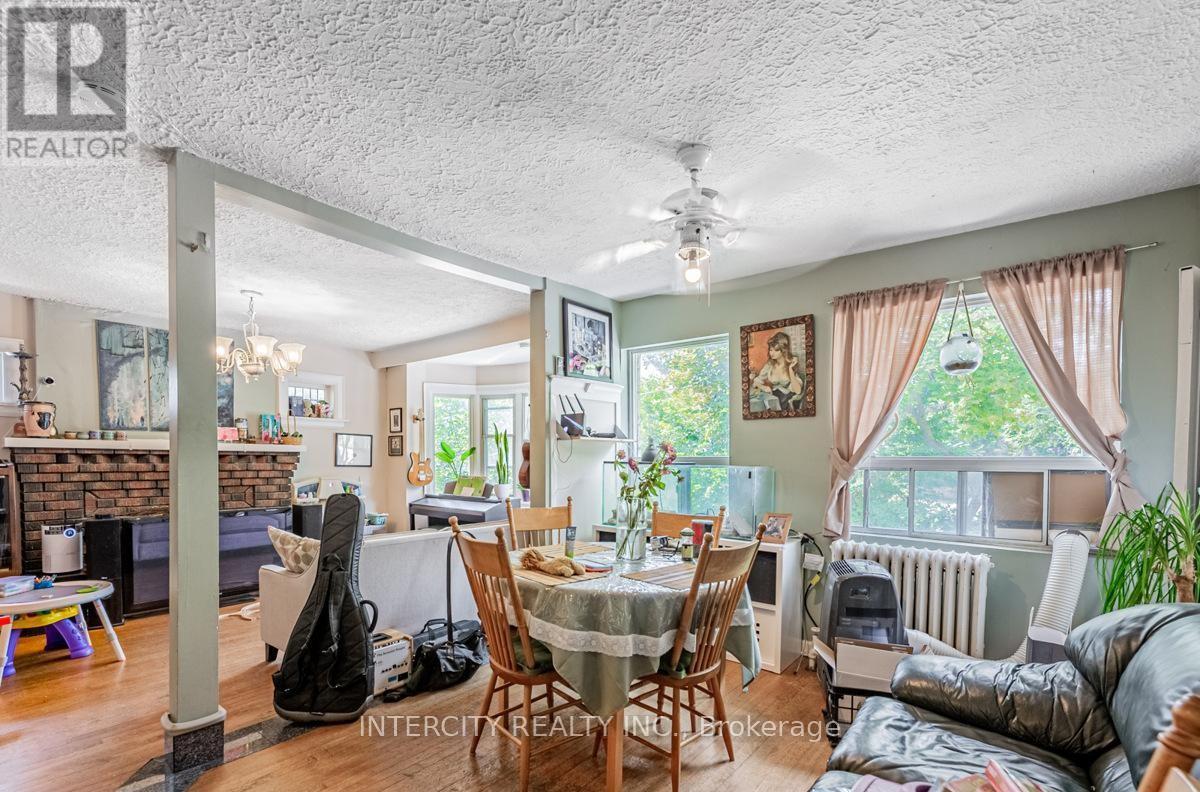 111 Alberta Avenue, Toronto, Ontario  M6H 2S1 - Photo 6 - C12652720