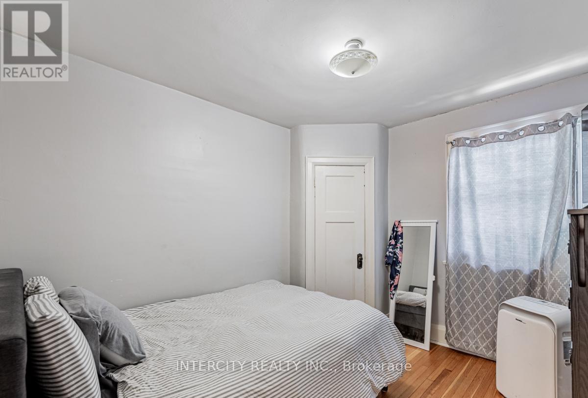 111 Alberta Avenue, Toronto, Ontario  M6H 2S1 - Photo 8 - C12652720