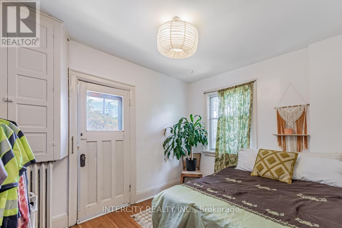 111 Alberta Avenue, Toronto, Ontario  M6H 2S1 - Photo 9 - C12652720