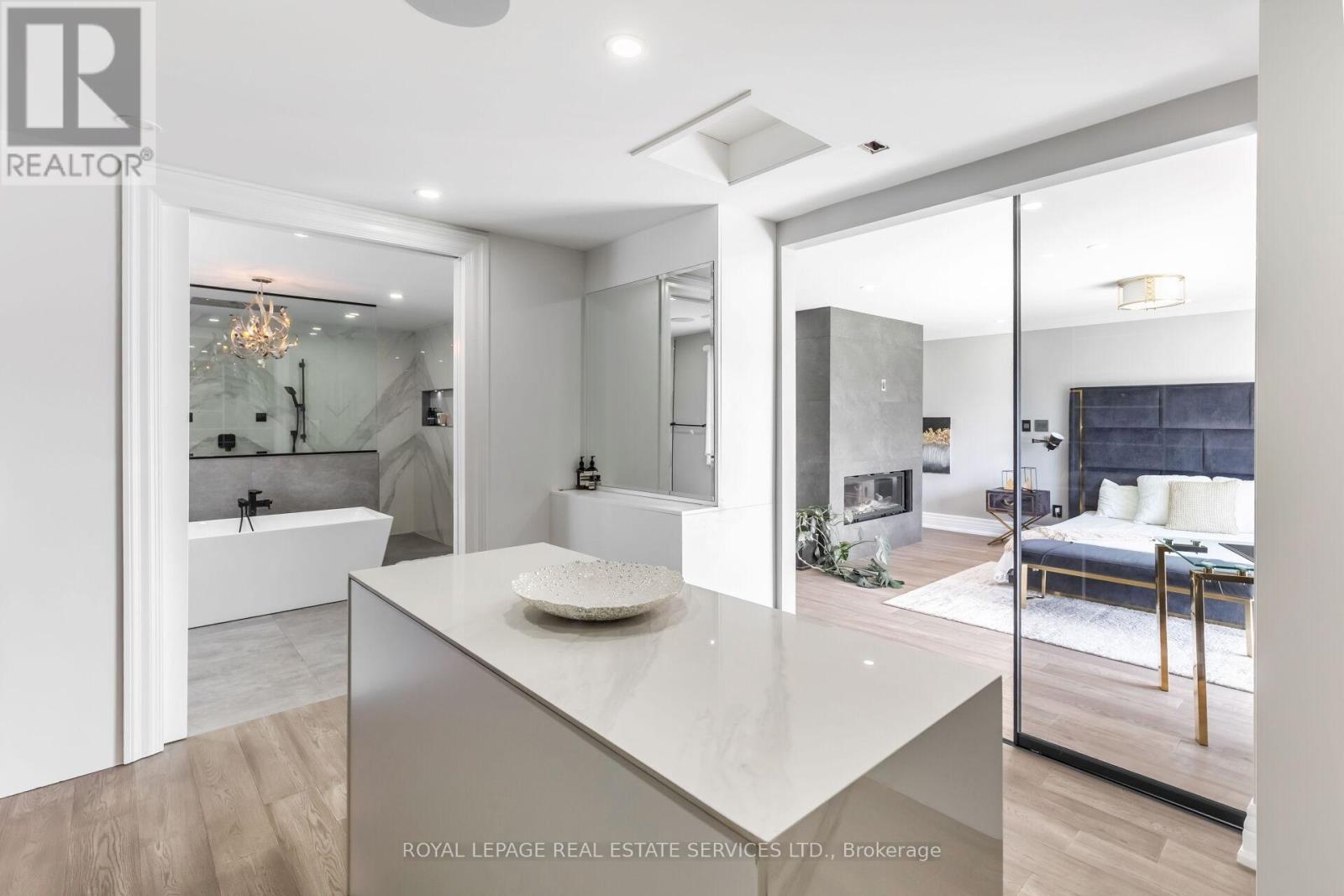 12 Julian Drive, Brampton, Ontario  L6P 0L2 - Photo 18 - W12652716