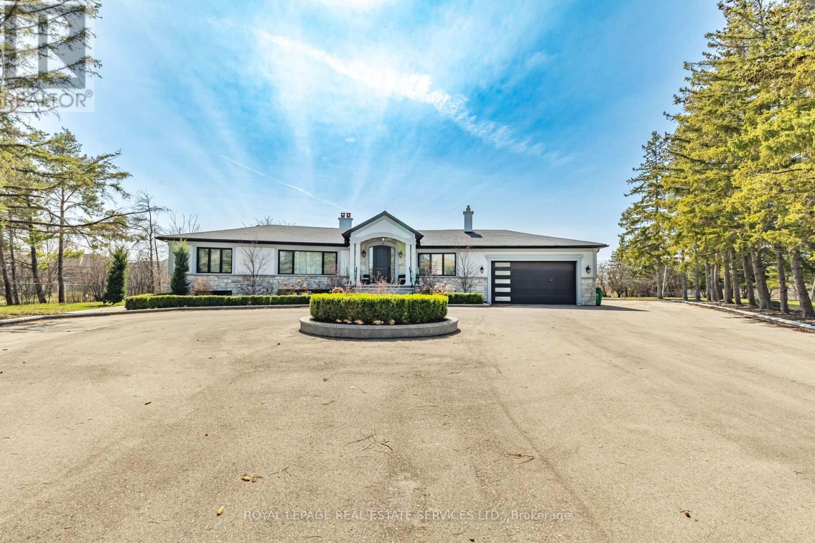 12 Julian Drive, Brampton, Ontario  L6P 0L2 - Photo 2 - W12652716