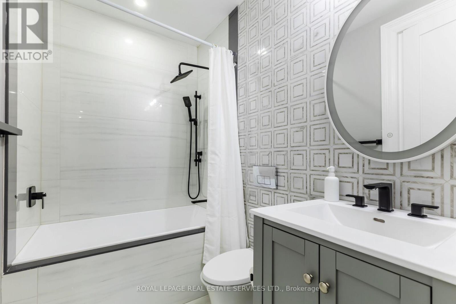 12 Julian Drive, Brampton, Ontario  L6P 0L2 - Photo 29 - W12652716