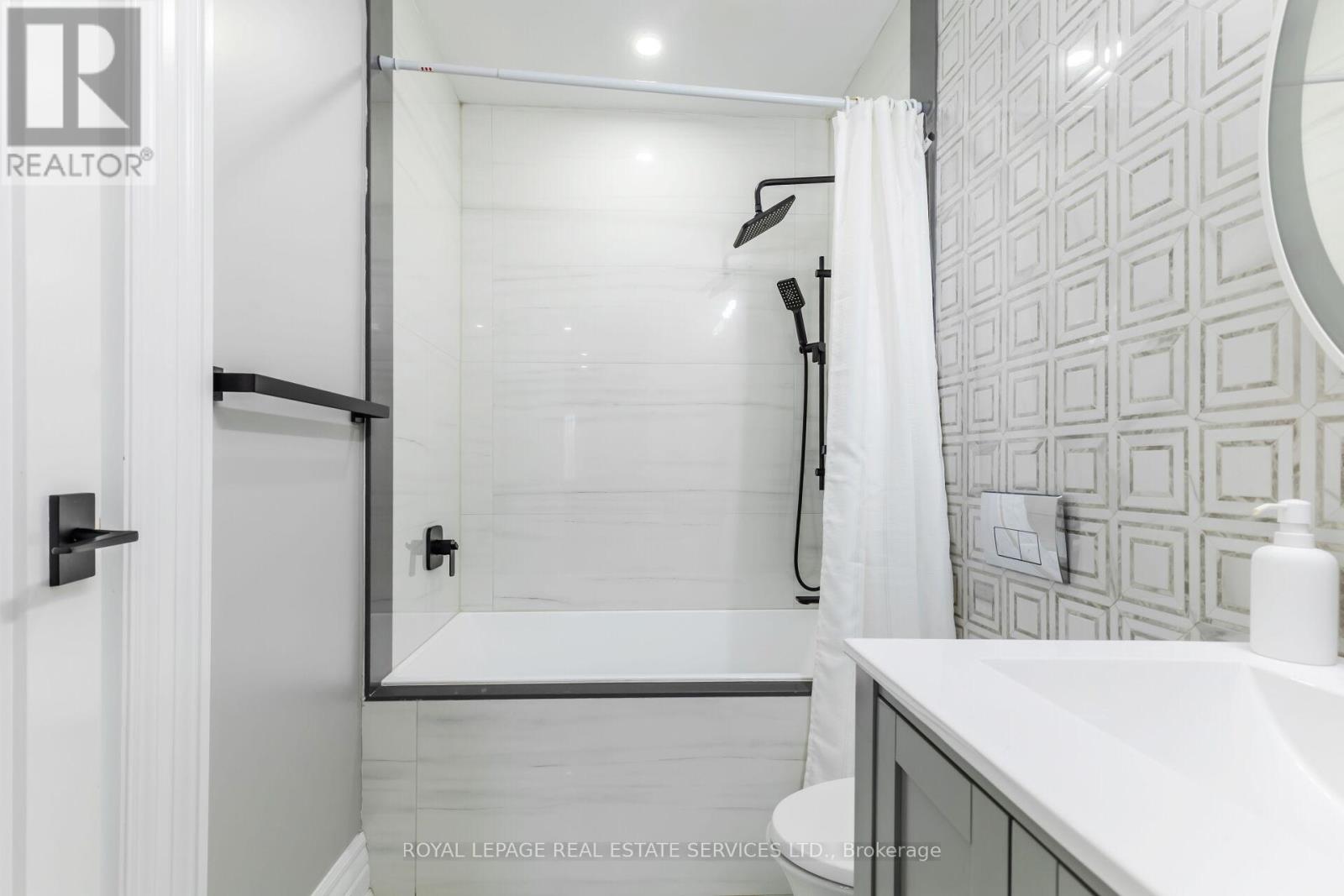 12 Julian Drive, Brampton, Ontario  L6P 0L2 - Photo 30 - W12652716