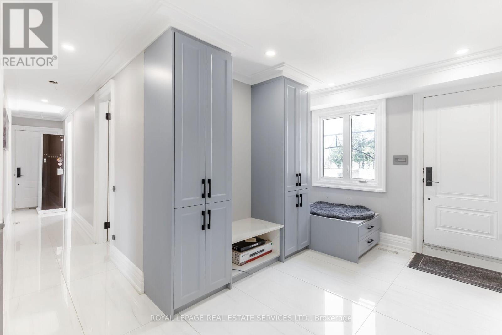 12 Julian Drive, Brampton, Ontario  L6P 0L2 - Photo 37 - W12652716