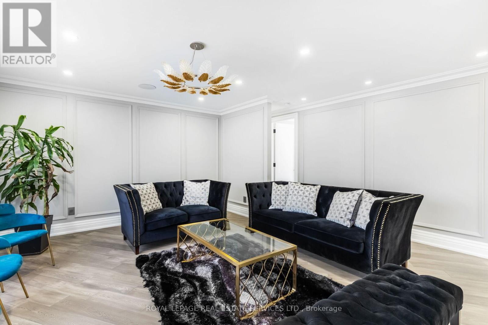 12 Julian Drive, Brampton, Ontario  L6P 0L2 - Photo 49 - W12652716